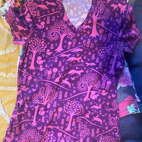 Scrub tops - Picture 3 of 10